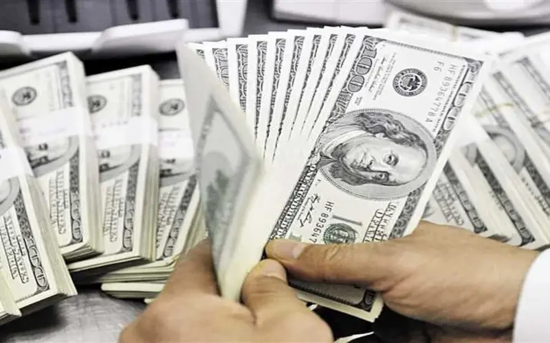 استقرار أسعار الدولار عالميًا وسط ترقب الأسواق وتفاؤل حذر بشأن التهدئة